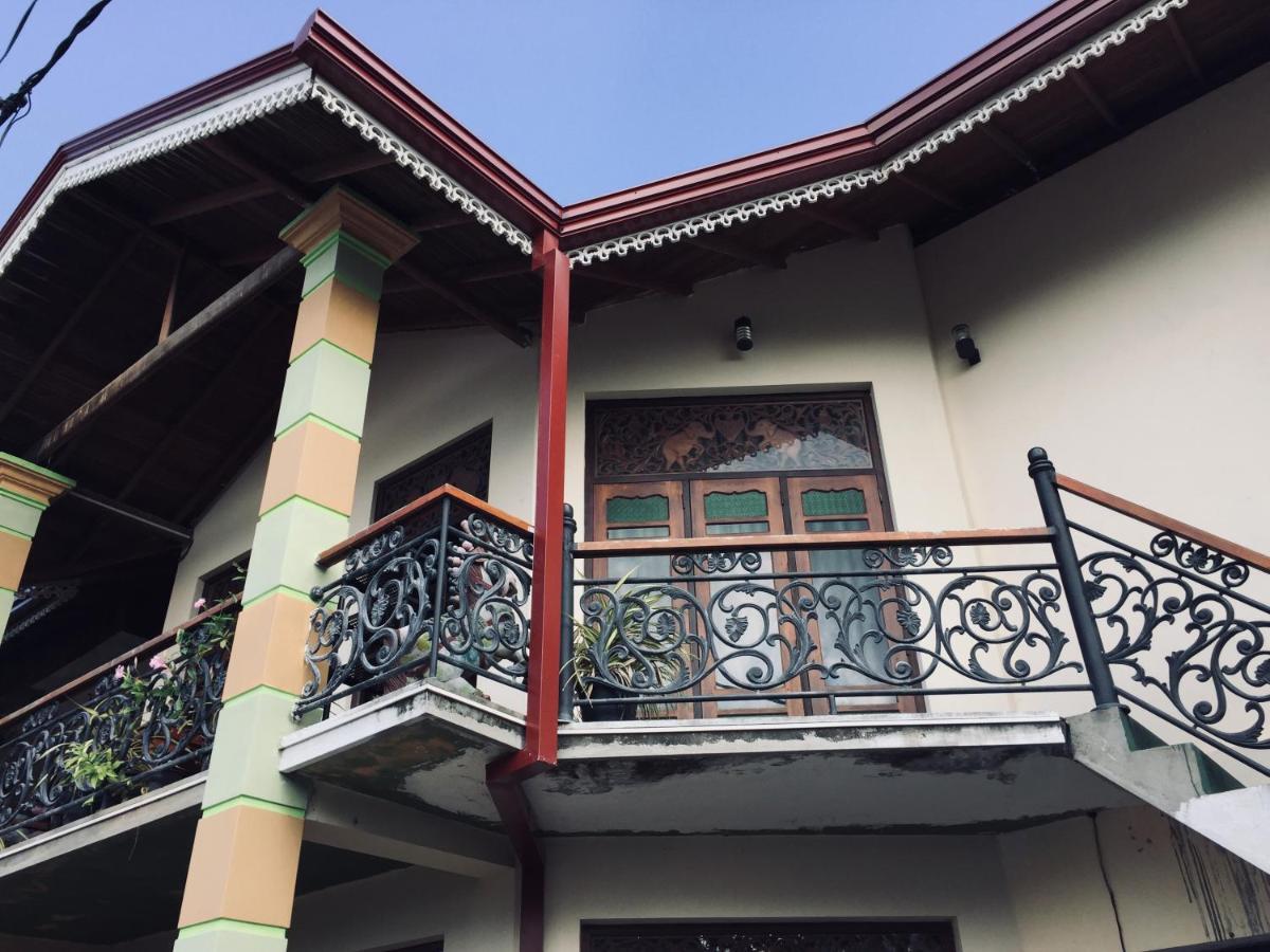 蜜蜂巢住宿加早餐旅馆 尼甘布 外观 照片